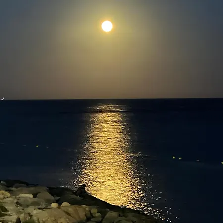 Дом отдыха Private Garage Included - Sea Side Марсаскала