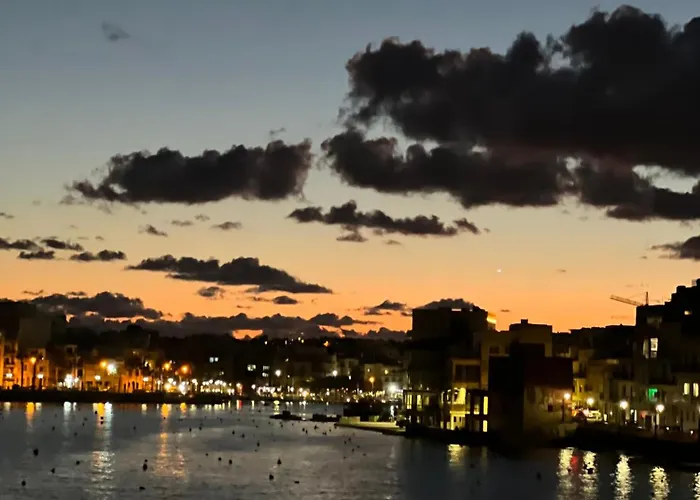 Private Garage Included - Sea Side Casa vacanze Marsaskala