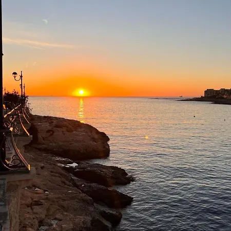 Sea Side With Free Parking Garage *