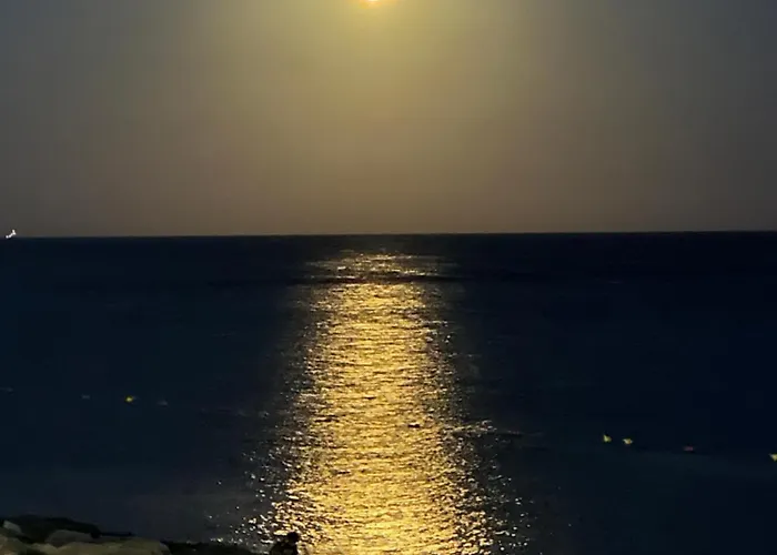 Case de vacanță Private Garage Included - Sea Side Marsaskala